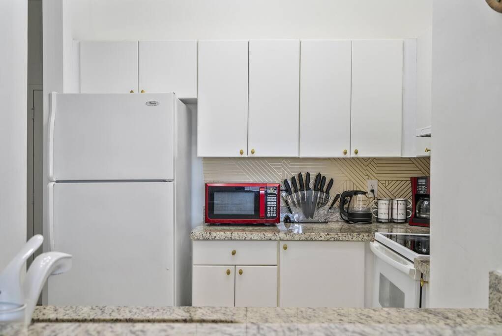 Apartamento Near Airport 2 Story 2 Bedroom W/ Balcony *