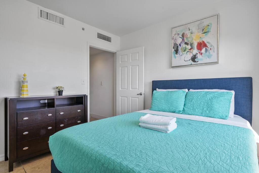 Near Airport 2 Story 2 Bedroom W/ Balcony Apartamento *