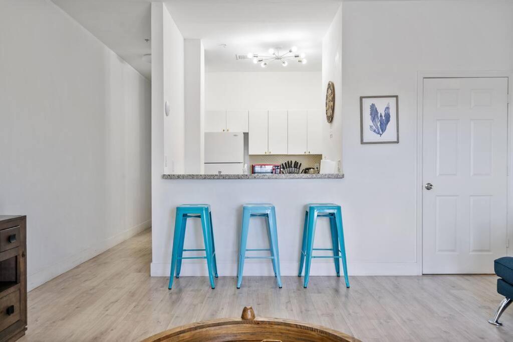 Near Airport 2 Story 2 Bedroom W/ Balcony Apartamento Miami